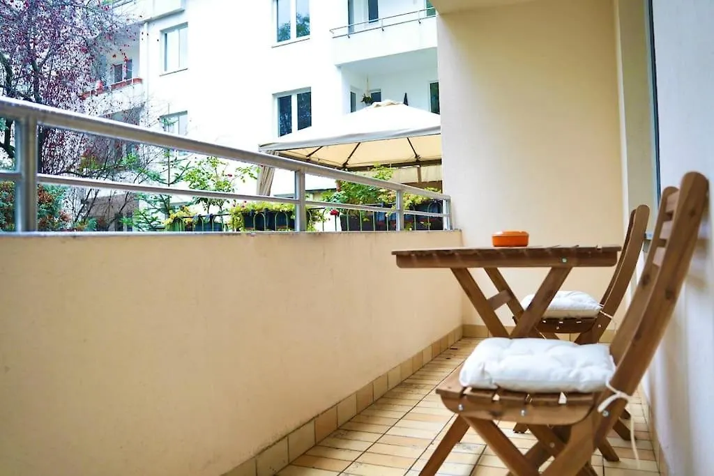 *Top Apartment * Beliebte Lage* In Duesseldorf contacts